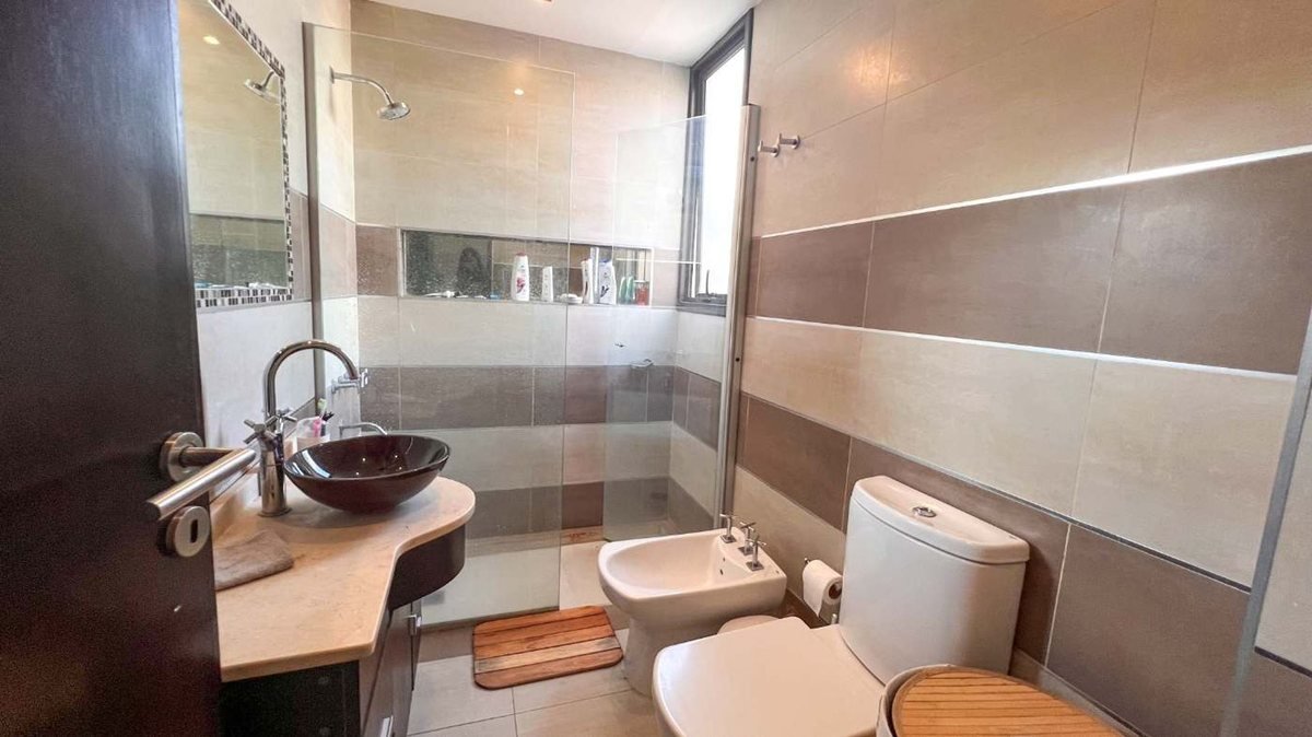 0abe8800-0d5c-4dfa-84ff-7a85ba729e64-1