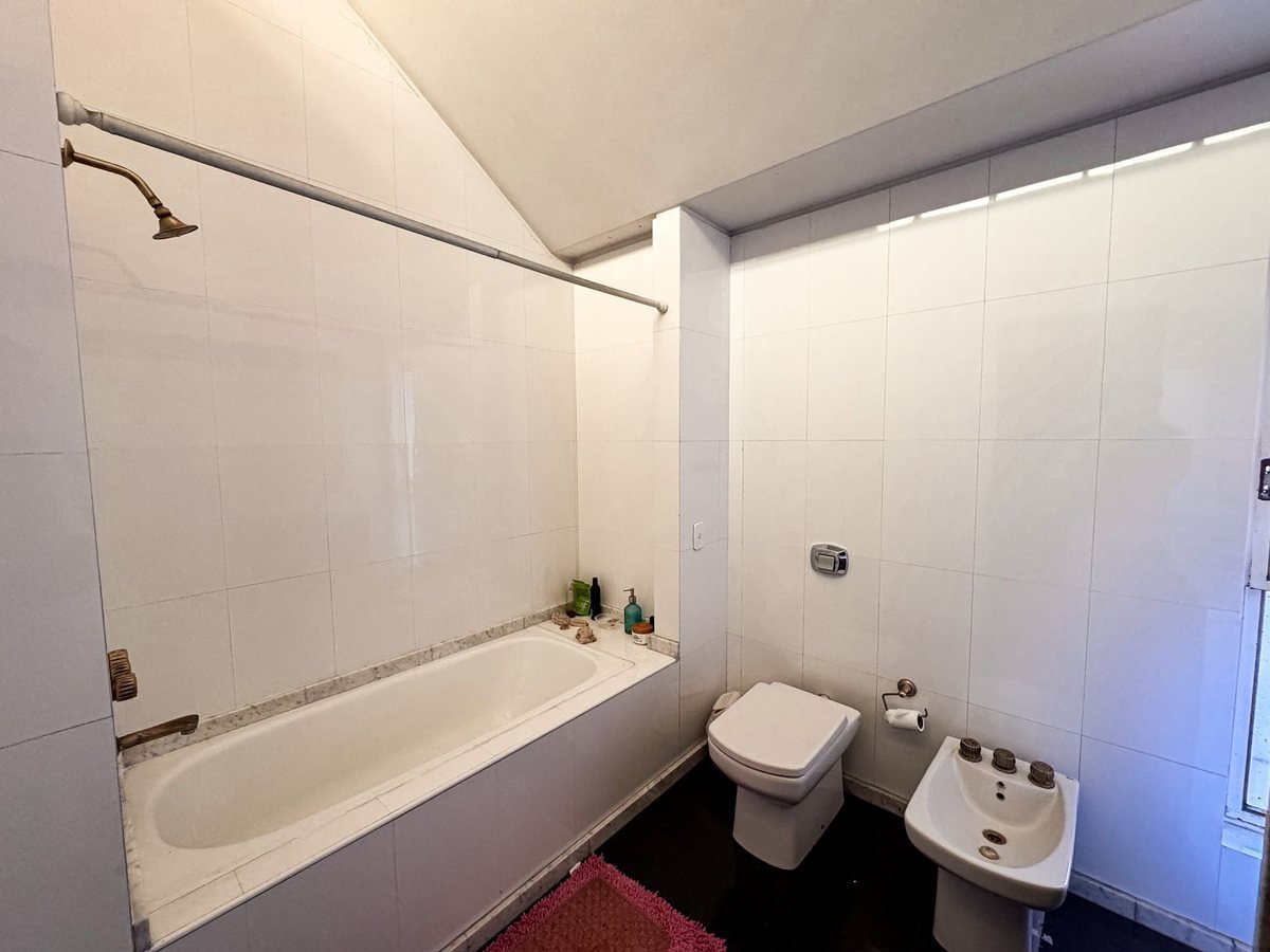 163e20b8-3d9a-4b3f-ba2e-13dedd93b8d4-1