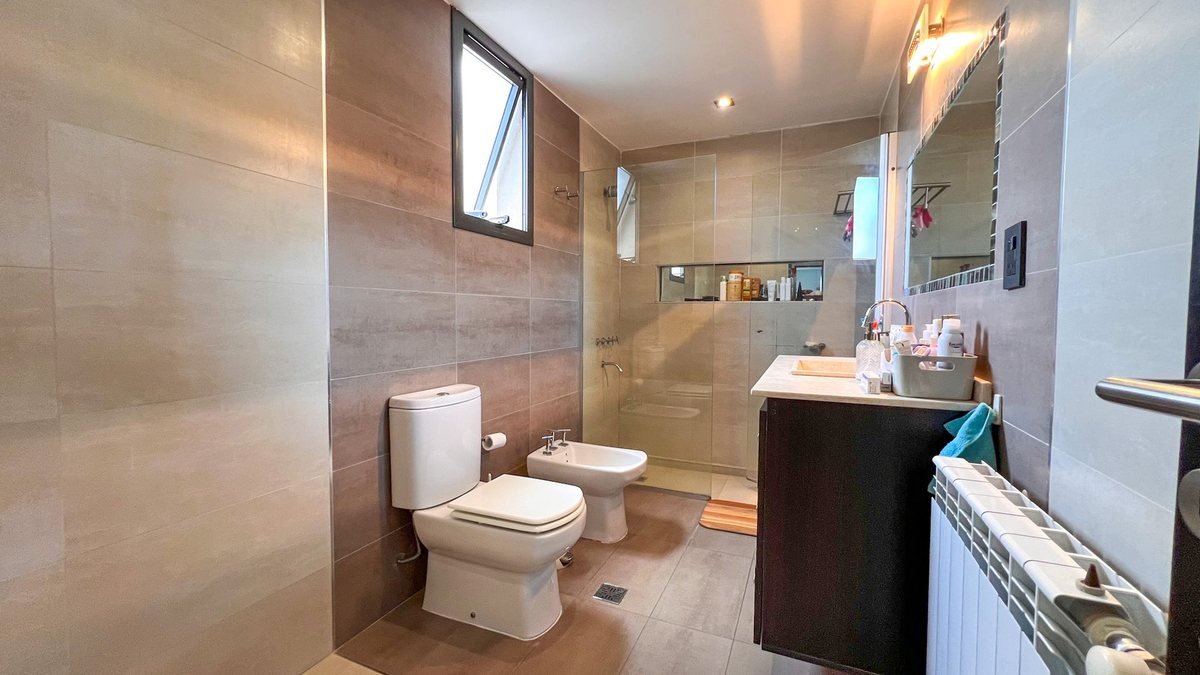 175c4a6f-c4af-4076-953d-8b8028459e3c-1