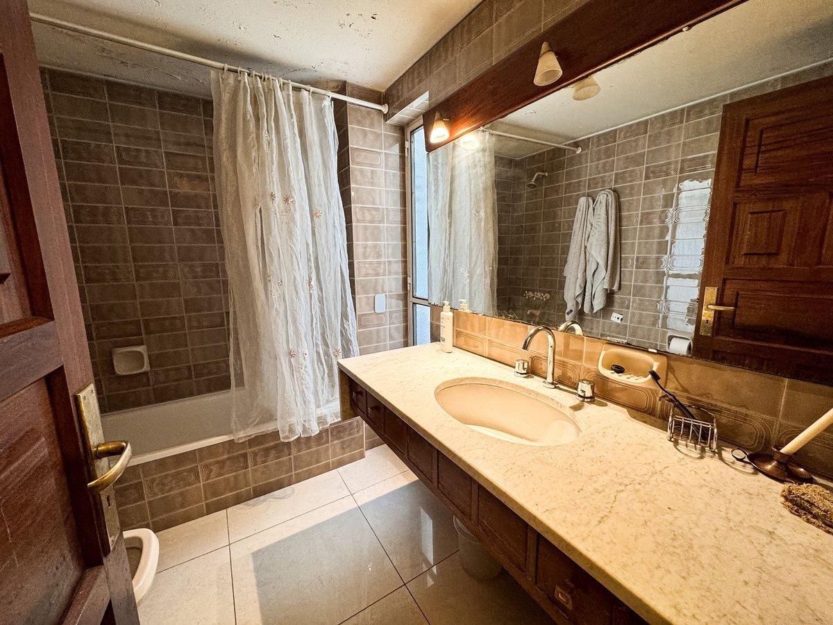 18374c90-85f6-4324-90a2-c96e9b8d4eb8-1