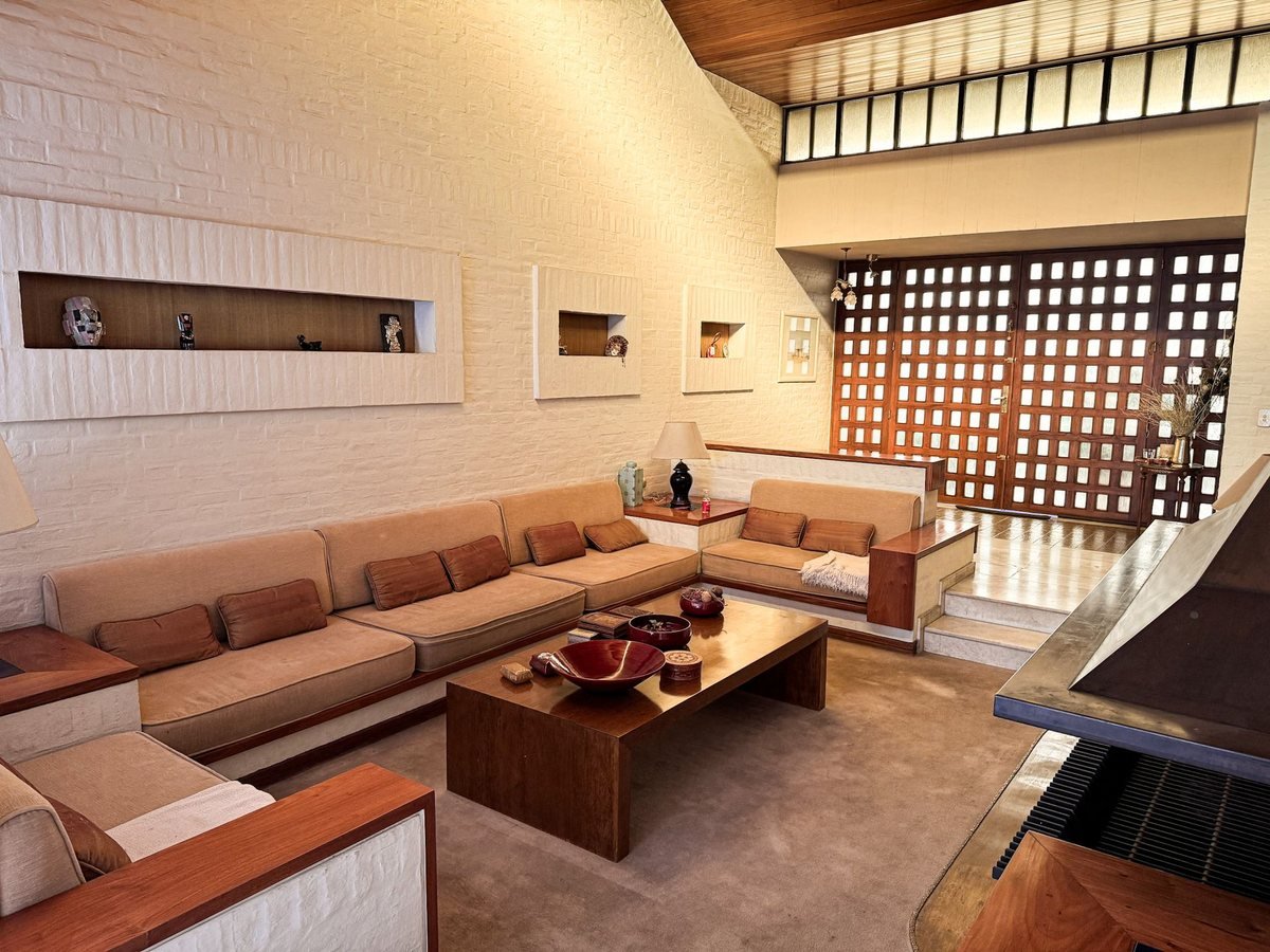 2f4d5a00-a3a3-46c2-b419-c6783da55ebf-1