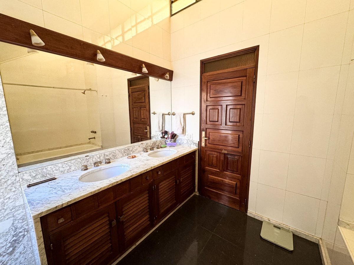 90d80339-4ba7-4166-b1e2-d40b82874ef5-1