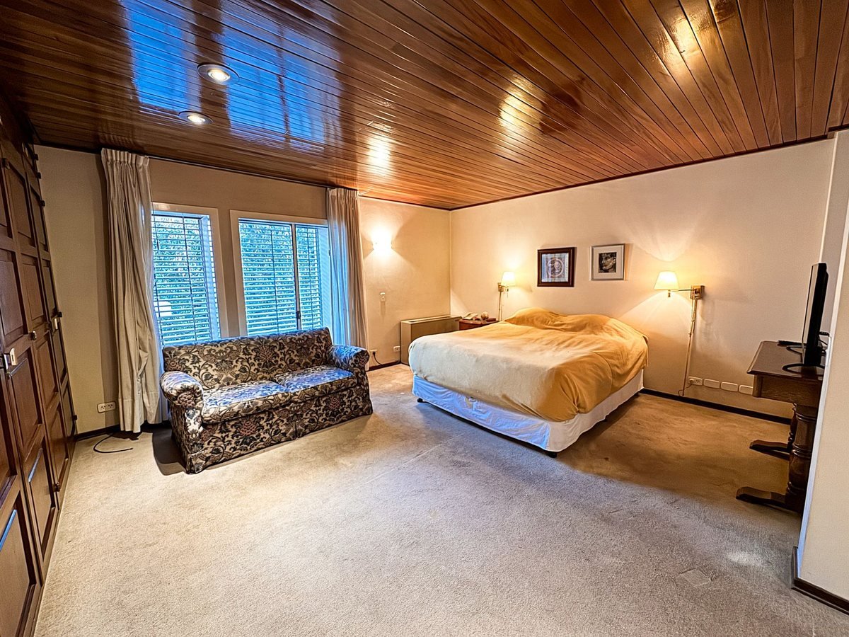 98a346ec-17f3-4994-b389-aa97d831ecd0-1