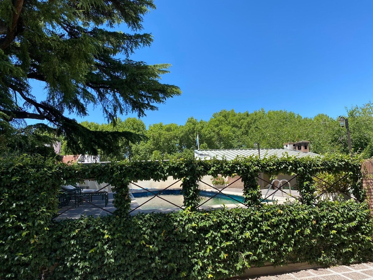 a878eec0-e117-41c2-8c89-d5764511736f-2