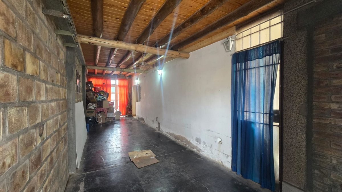 a9ad400e-1c58-4c5a-8d03-5a0711128b75-1