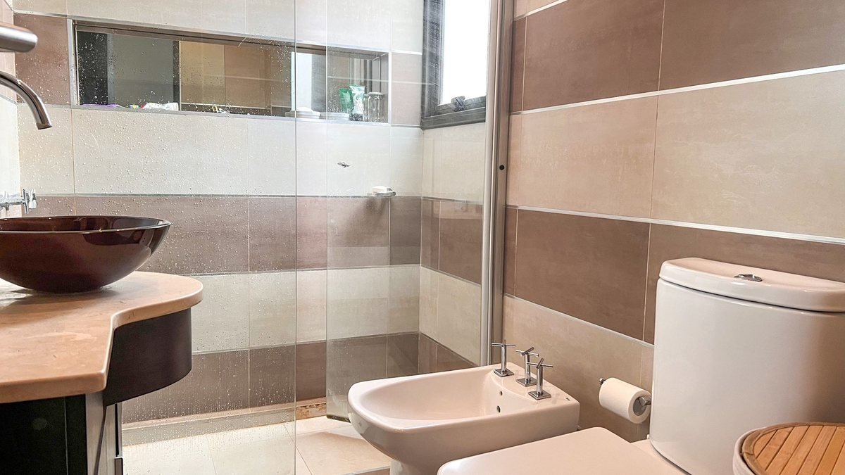 ac5d3ed8-598a-41a8-8ef3-66e2d12df3c3-1