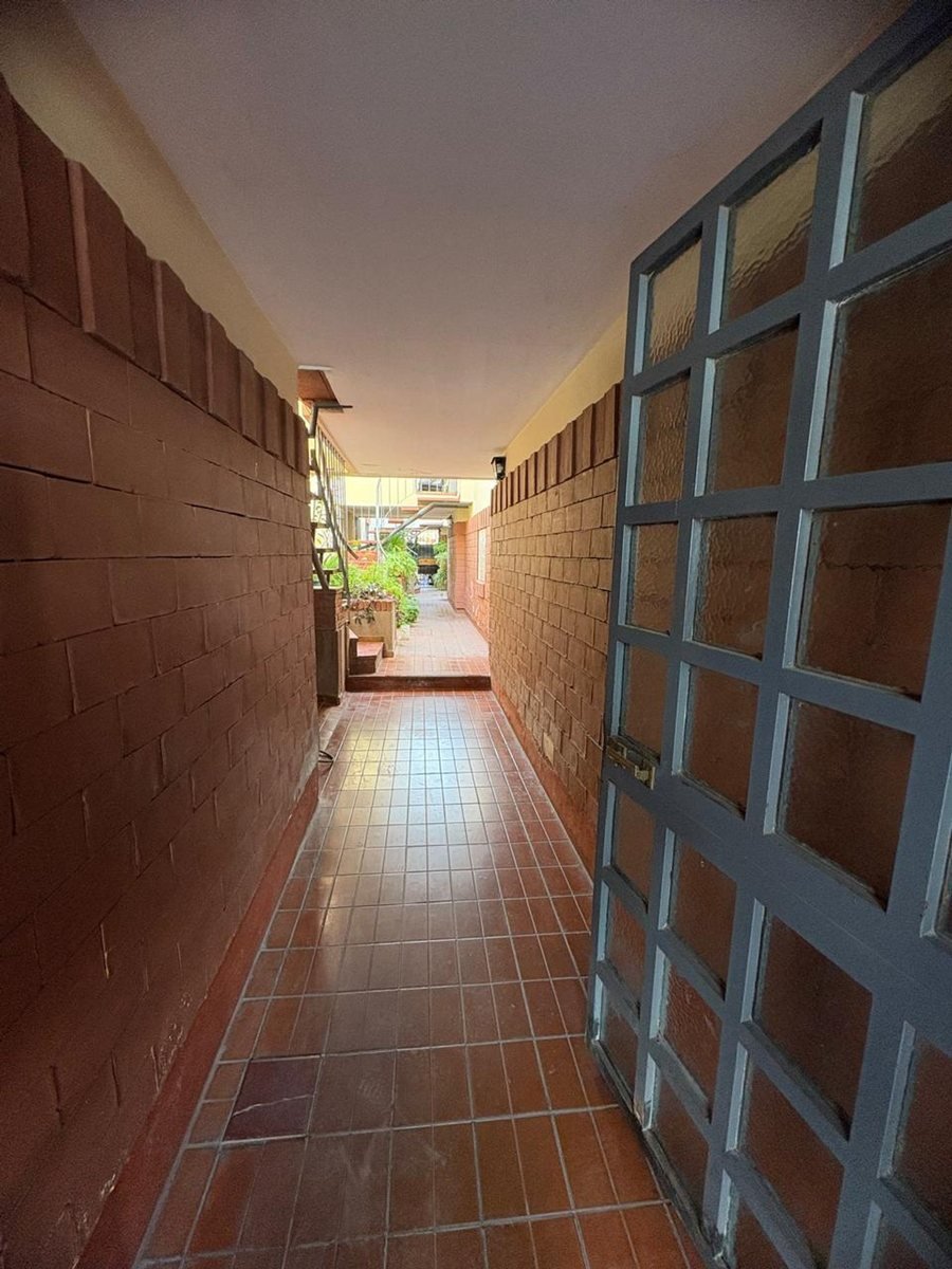 adebea6f-6d20-41f5-bd71-bcb3e80feb9c-1