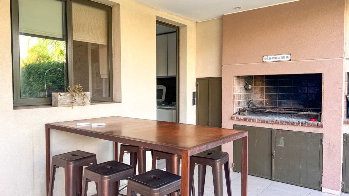 b1ff876d-5001-4d77-9752-9aba0510d376-1