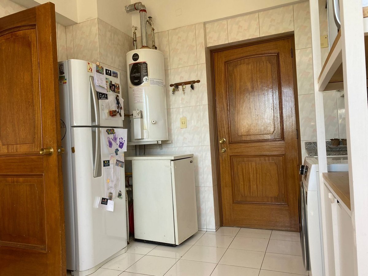 d6111195-eeed-409c-94b0-737a1d6f9eb5-2