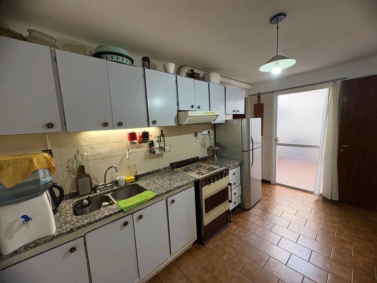 d8ee6dec-fa38-4873-b820-f150af91b18d-1