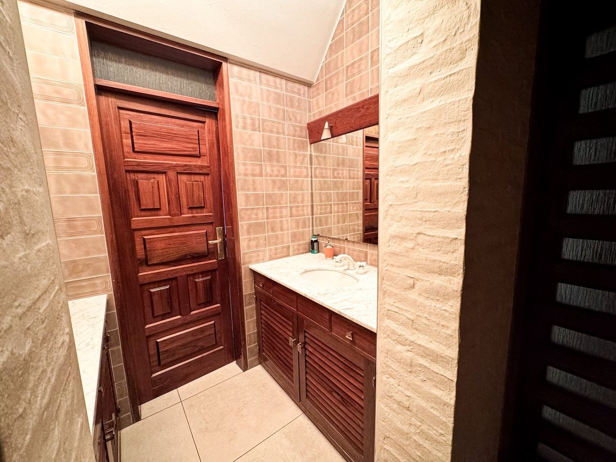 de2b23b1-d7c1-49af-b12b-17b27c8498ed-1