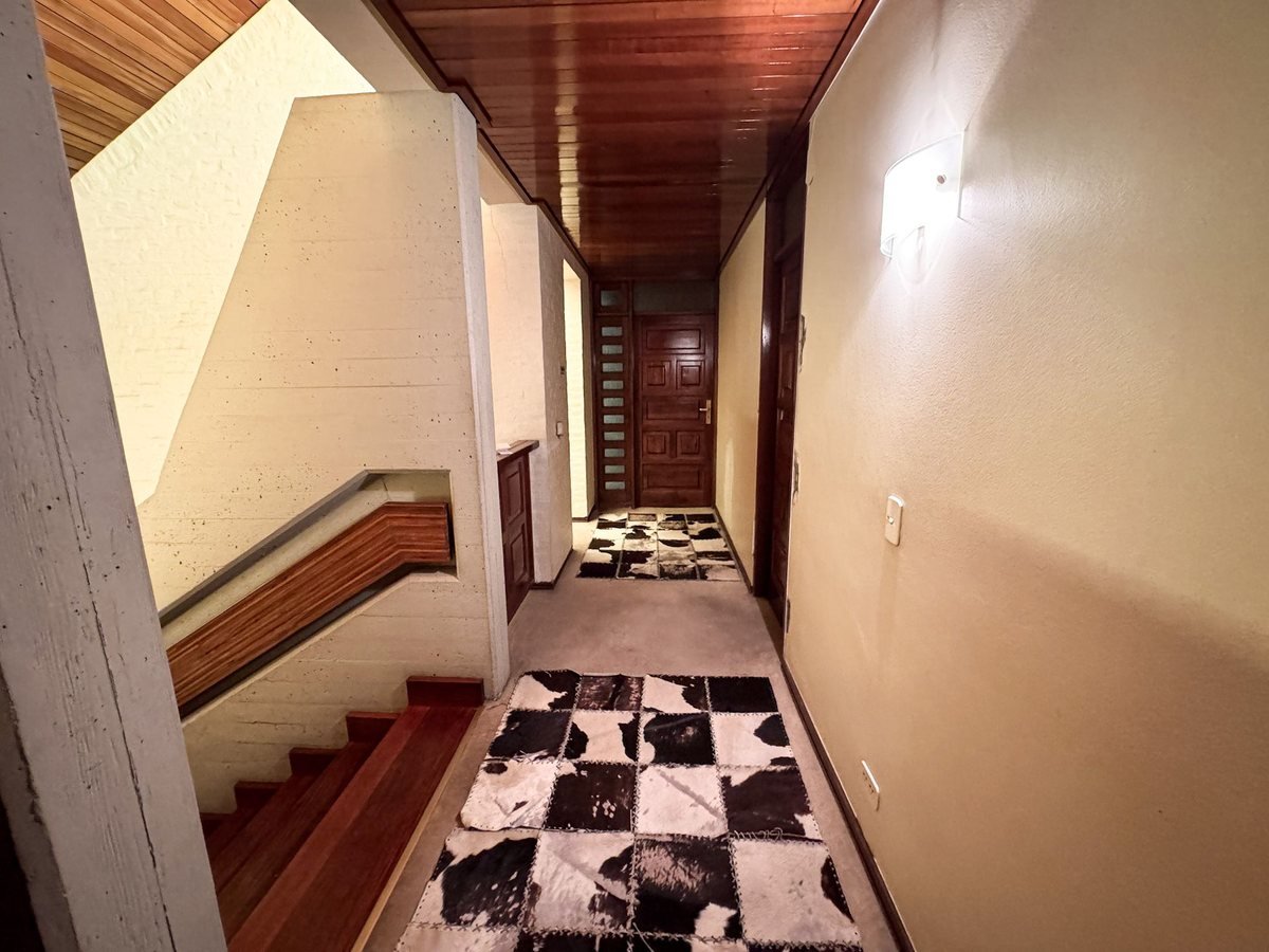 e2446b61-bed1-443d-bff4-cc060e0f4537-1