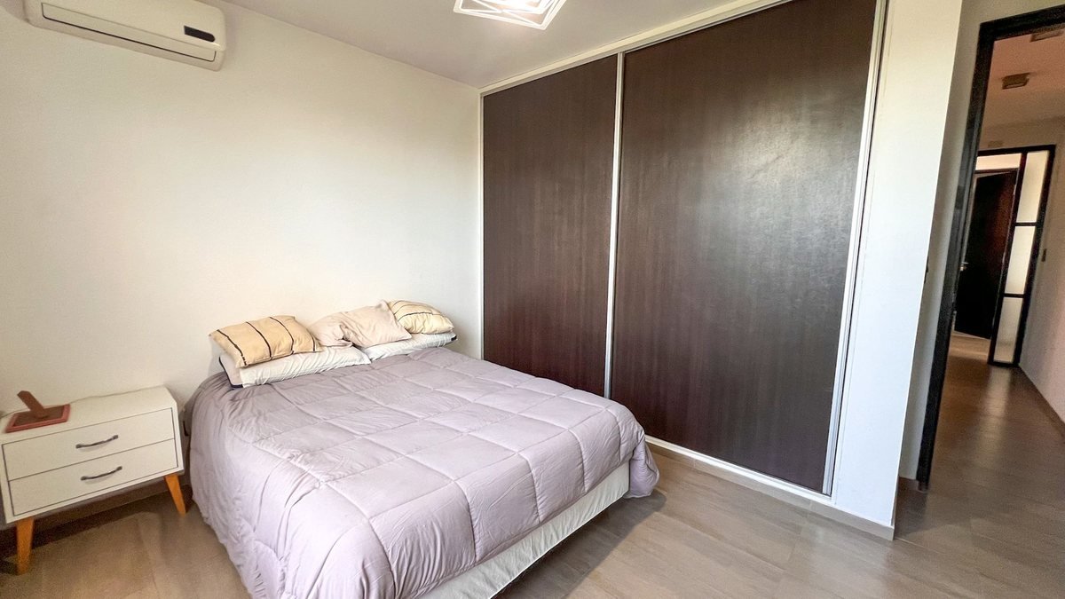 fe4d0bc3-5e74-4fcb-b61c-b75b7128fabd-1