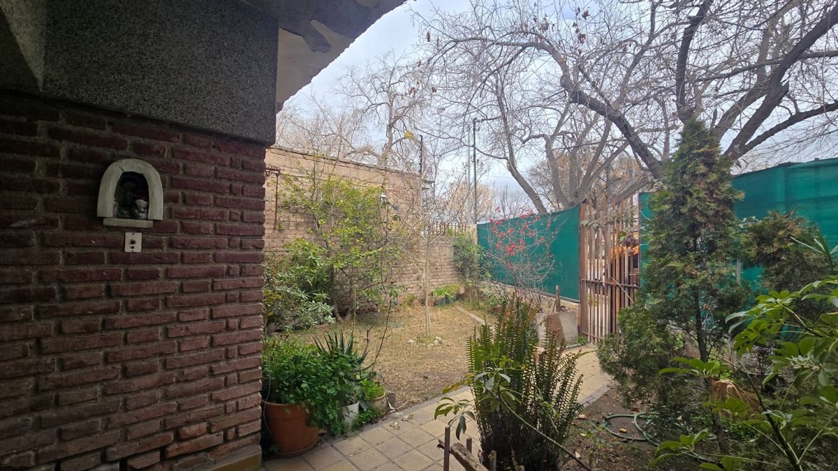 febd1496-d2b4-4a41-9740-6b66a40557a2-1